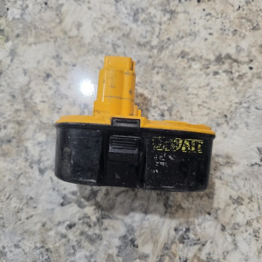 DeWalt DC9096 18V NiCd Battery - UNTESTED - For Parts or Repair